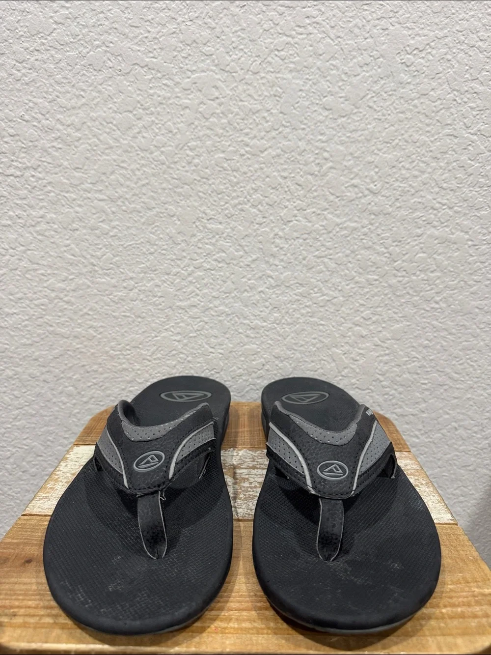 Reef Fanning Bottle Opener Flip Flops Size 11